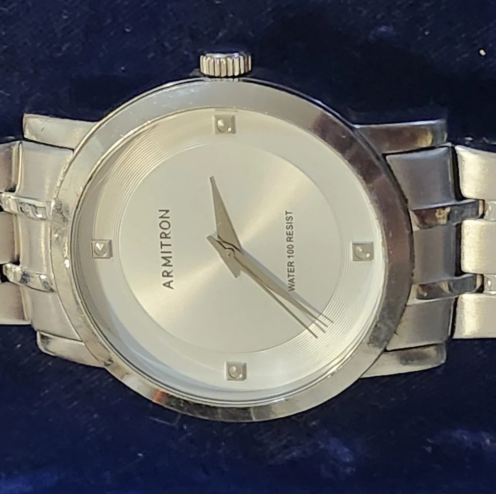 Armitron water resistant mens watch - Picture 1 of 8